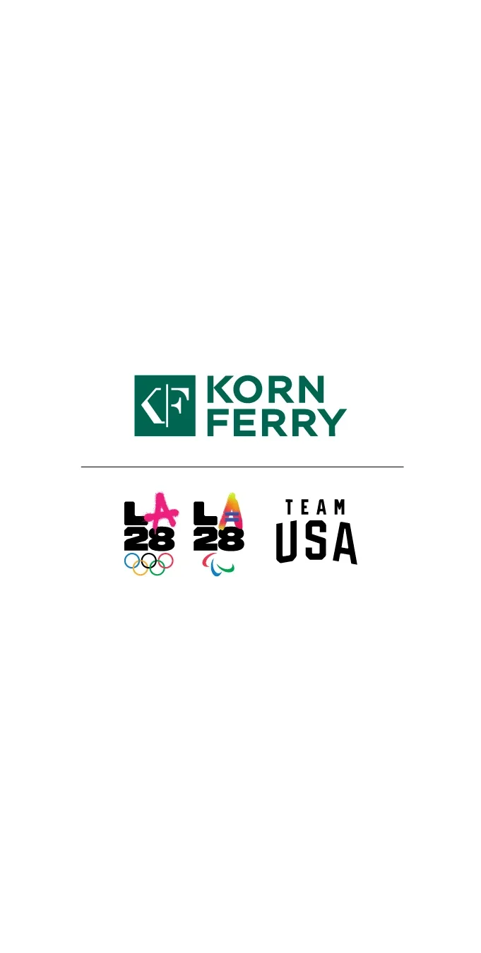 Logotipo verde oscuro de Korn Ferry junto a los emblemas duales de LA28 y el logotipo de Team USA en azul marino sobre un fondo blanco